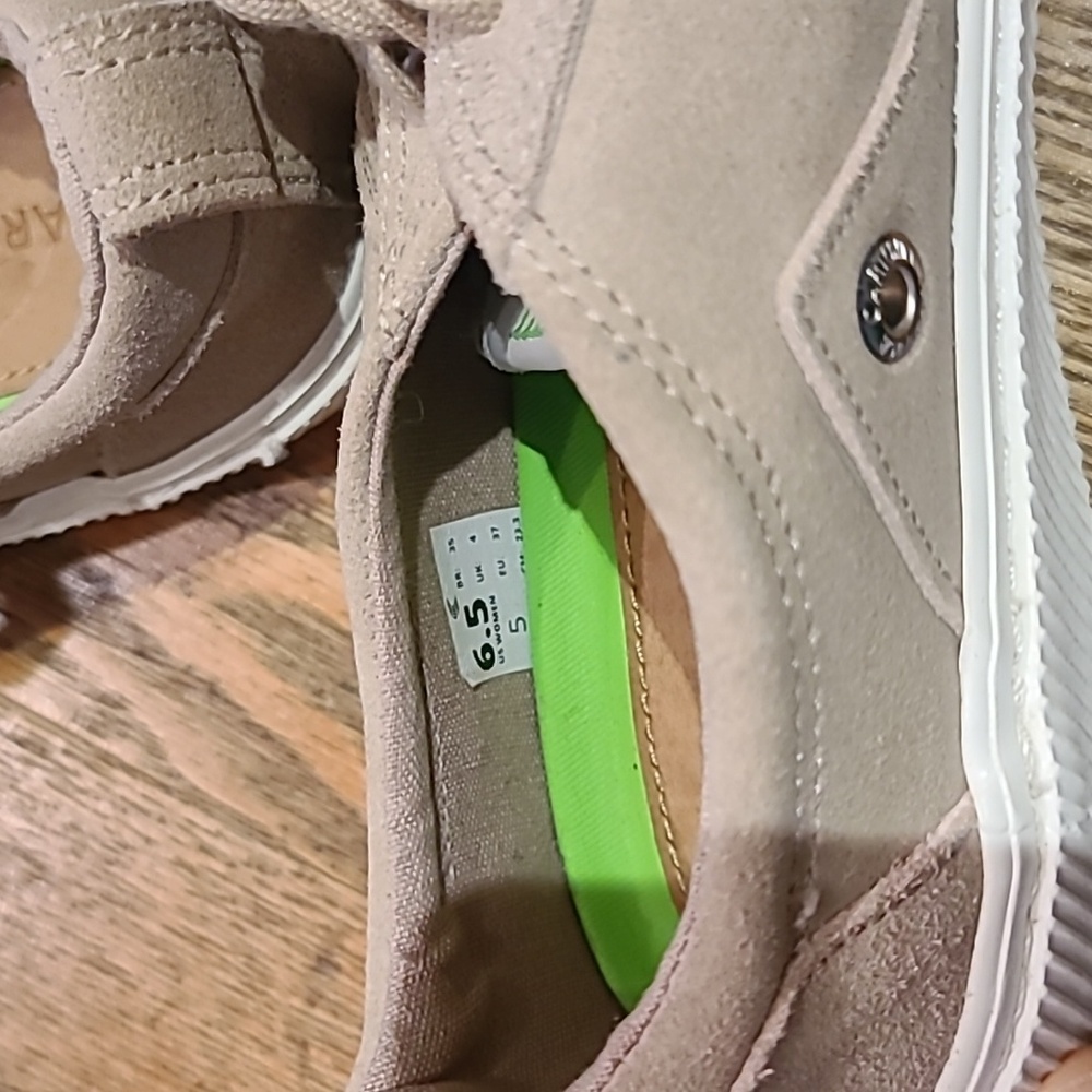 Cariuma Suede Sneakers Beige New - Picture 7 of 8